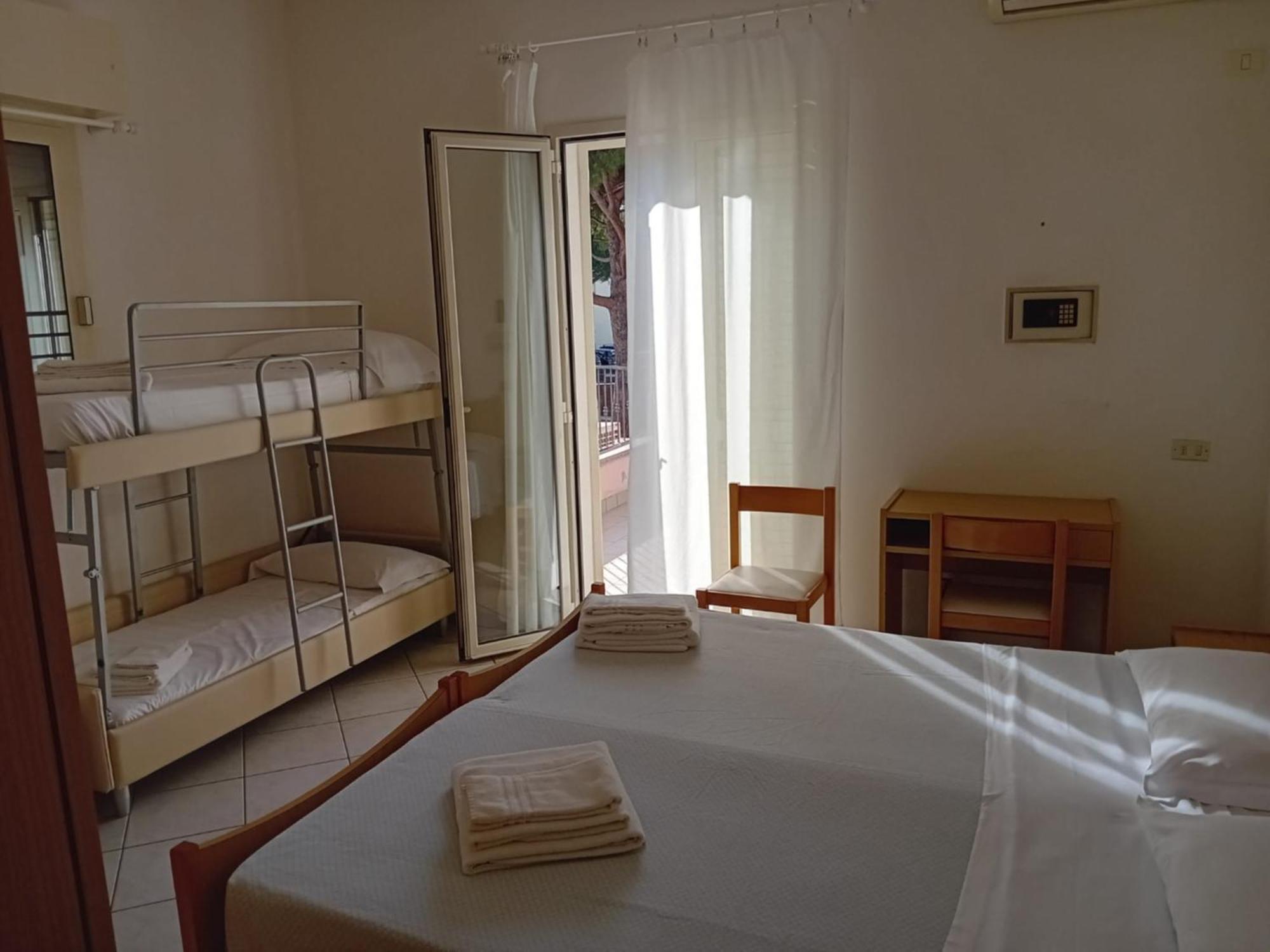 Hotel Serafini Misano Adriatico Exterior photo