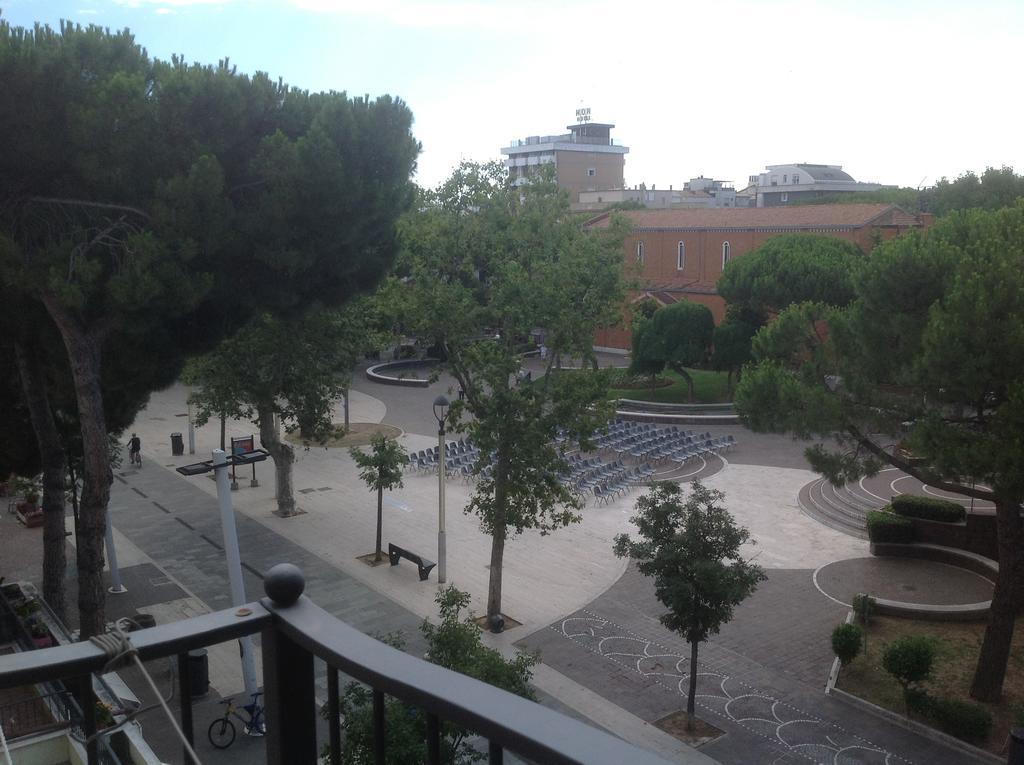 Hotel Serafini Misano Adriatico Exterior photo